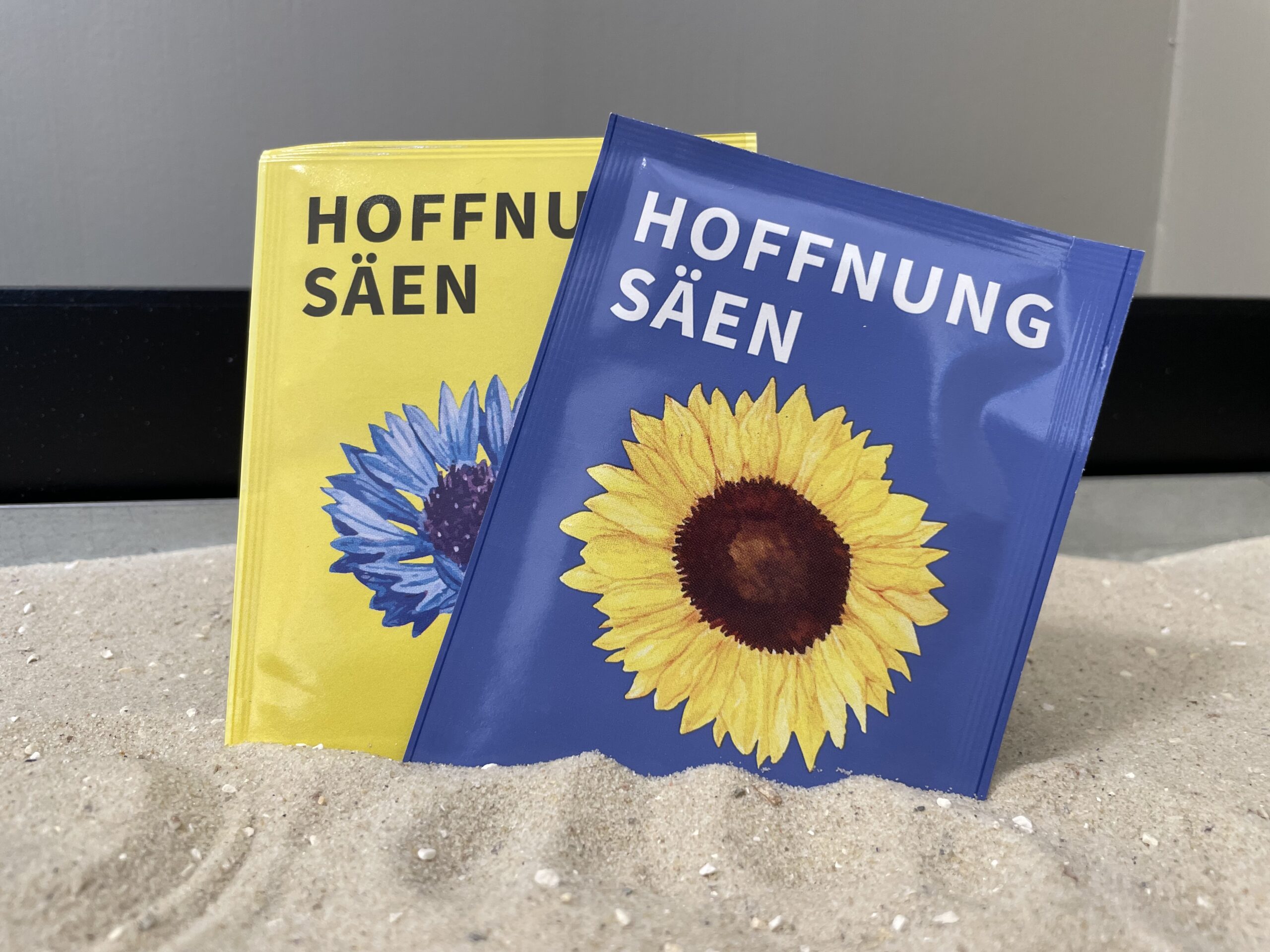 "Hoffnung säen": Blumensamen in Tütchen in der Nagelkreuzkapelle. Foto: SGP