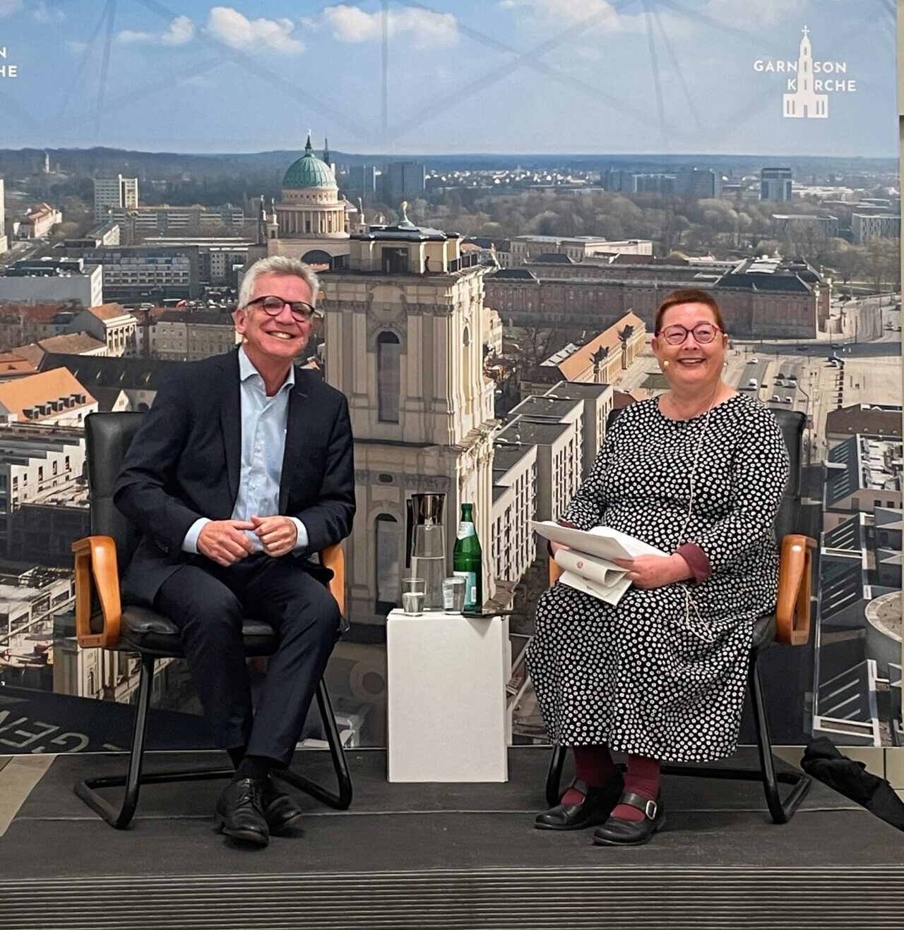 Dr. Thomas de Maizière und Dr. Martina Weyrauch im Gespräch